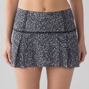Lululemon Athletica Lost In Pace Black and White Pleated Mini Skirt Like New